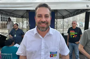 Ministro Boulos participa de debate na rua e defende fim da escala 6x1 em Teresina (Foto: Conecta Piauí)