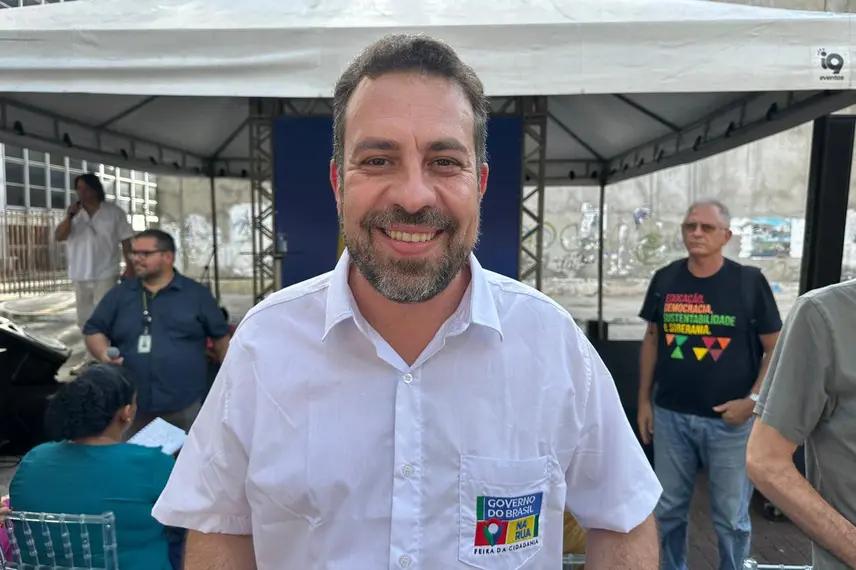 Ministro Boulos participa de debate na rua e defende fim da escala 6x1 em Teresina