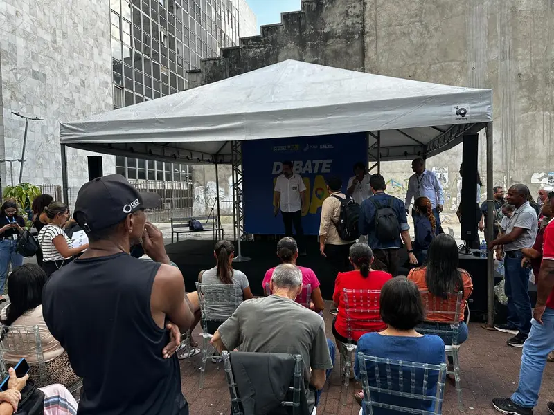 Ministro Boulos participa de debate na rua e defende fim da escala 6x1 em Teresina