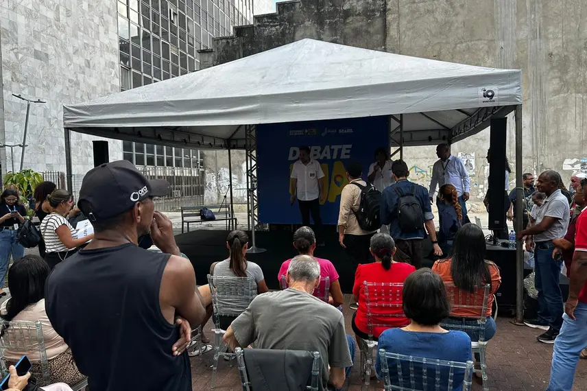 Ministro Boulos participa de debate na rua e defende fim da escala 6x1 em Teresina