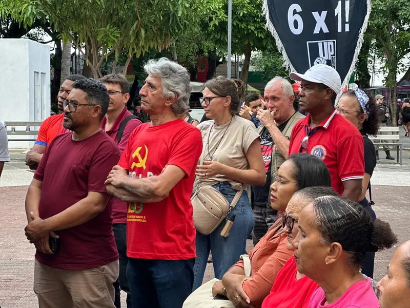 Ministro Boulos participa de debate na rua e defende fim da escala 6x1 em Teresina