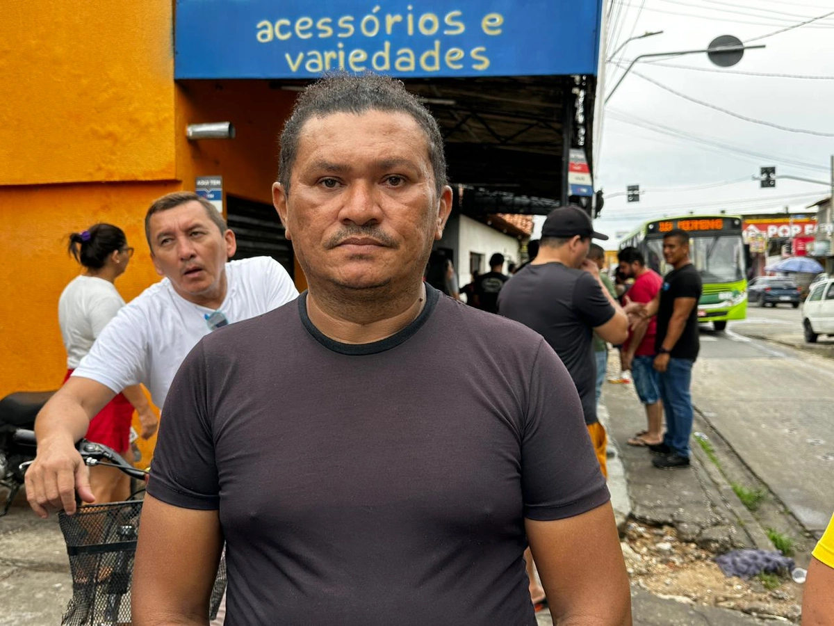 Morador e liderança comunitária Roberto Gomes, conhecido também como humorista Kátia Picolé