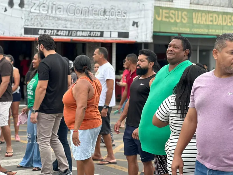 Moradores e comerciantes protestam contra novo trânsito na Rui Barbosa