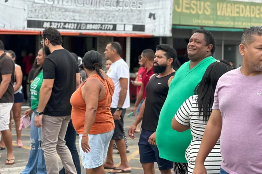 Moradores e comerciantes protestam contra novo trânsito na Rui Barbosa