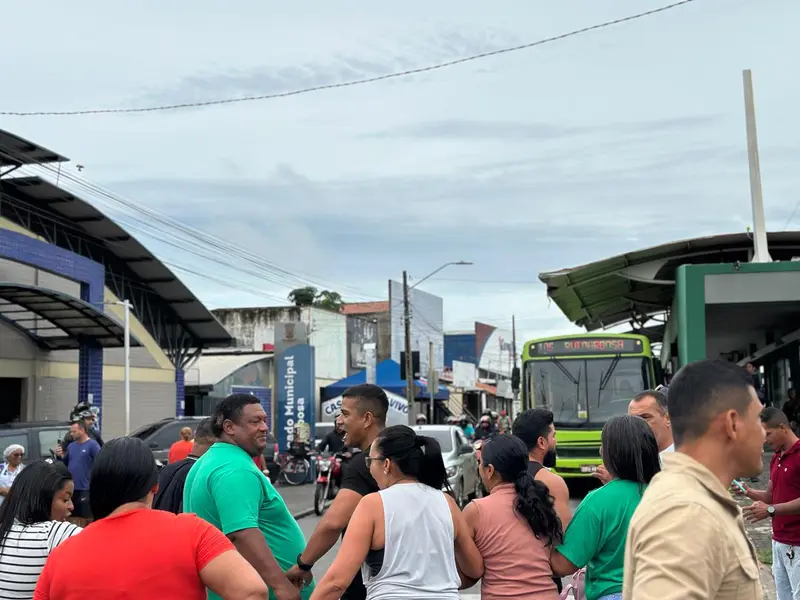 Moradores e comerciantes protestam contra novo trânsito na Rui Barbosa