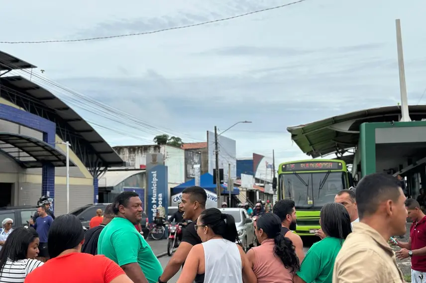 Moradores e comerciantes protestam contra novo trânsito na Rui Barbosa