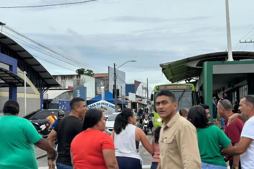 Moradores e comerciantes protestam contra novo trânsito na Rui Barbosa