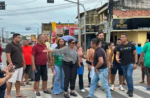 Moradores e comerciantes protestam contra novo trânsito na Rui Barbosa (Foto: Conecta Piauí)