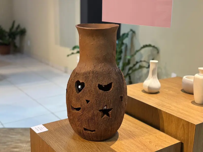 Mostra ‘Mulheres que Inspiram’ celebra artesãs na Central de Artesanato