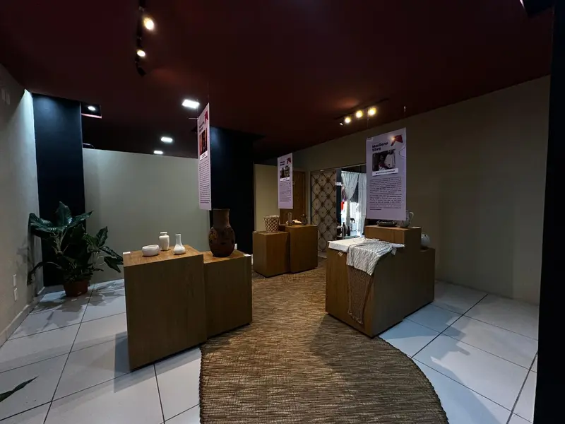 Mostra ‘Mulheres que Inspiram’ celebra artesãs na Central de Artesanato