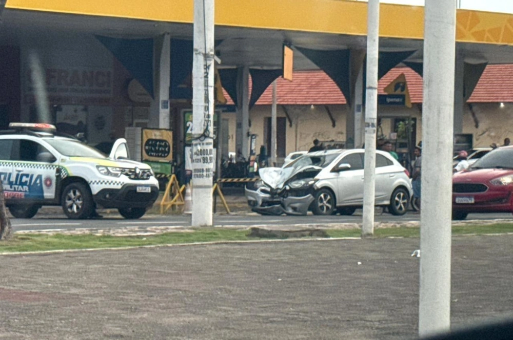 Motociclista morre após colisão com carro na avenida Frei Serafim, em Teresina