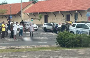 Motociclista morre após colisão com carro na avenida Frei Serafim, em Teresina (Foto: Conecta Piauí)