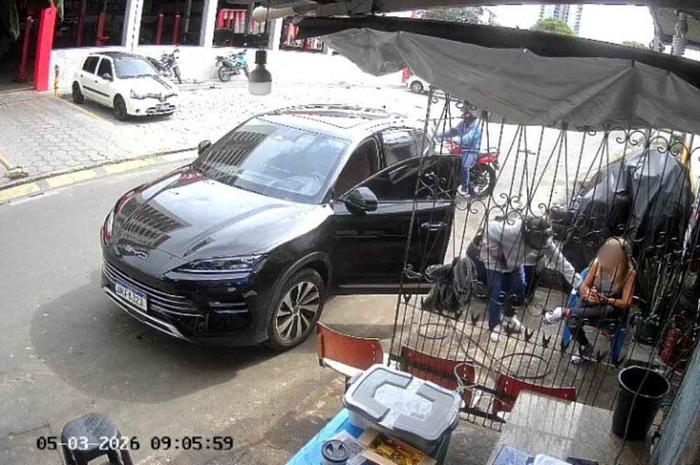 Motorista de BYD é assaltada após estacionar carro com porta aberta em Teresina