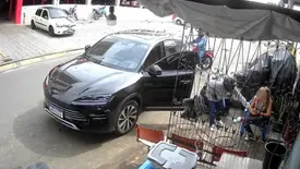 Motorista de BYD é assaltada após estacionar carro com porta aberta em Teresina (Foto: Reprodução)