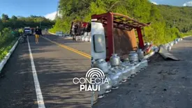 Motorista perde o controle de caminhão carregado de gás em ladeira de Piripiri (Foto: Conecta Piauí)