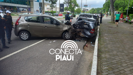 Motorista provoca colisão com três carros na zona Leste de Teresina (Foto: Conecta Piauí)