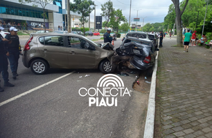 Motorista provoca colisão com três carros na zona Leste de Teresina (Foto: Conecta Piauí)