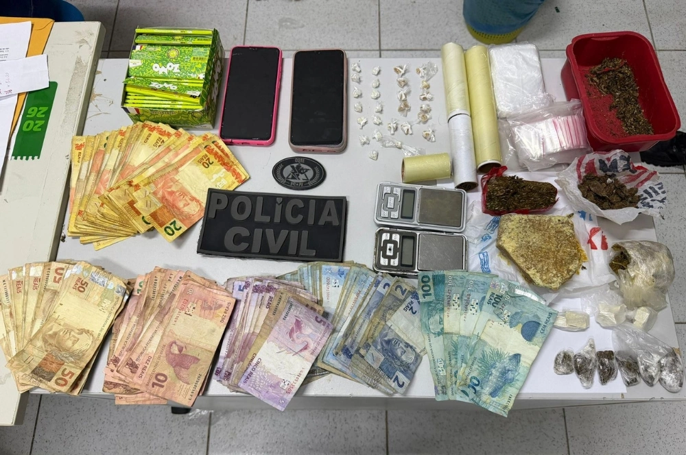 Mulher que mantinha venda de entorpecentes em frente a escola é presa em Parnaíba