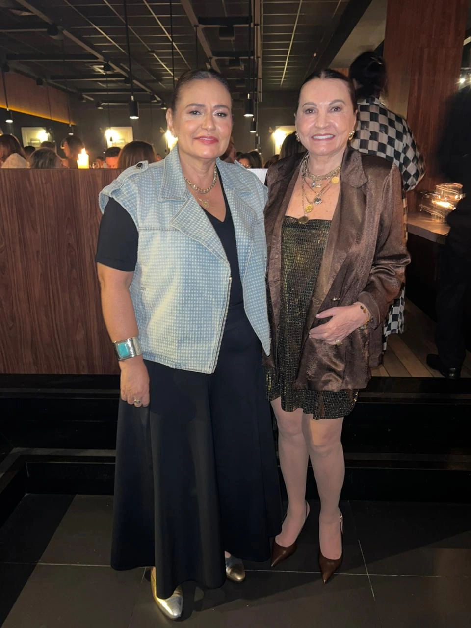 Mulheres em noite de festa