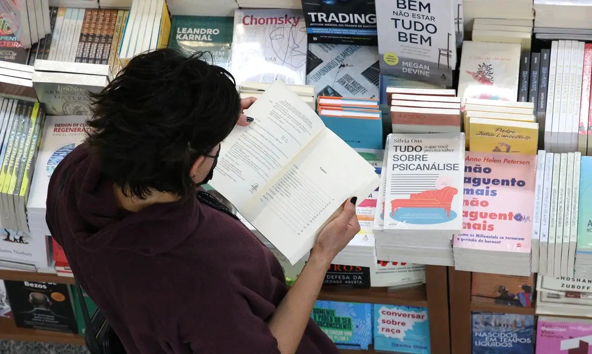 Número de consumidores de livros cresce e chega a 18% dos brasileiros