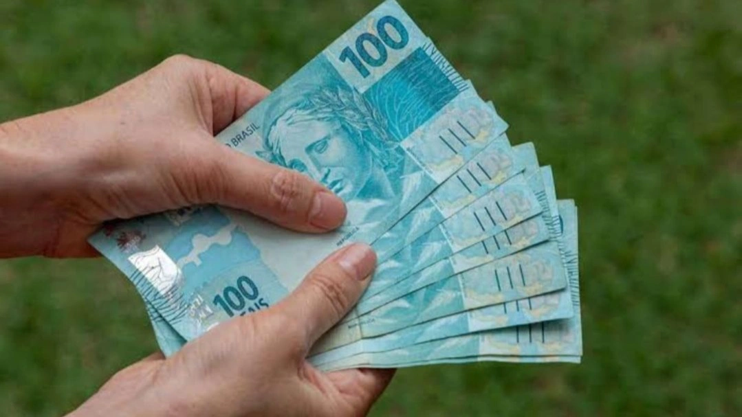 o prefeito Rafael Brito determinou que o pagamento seja prioridade total