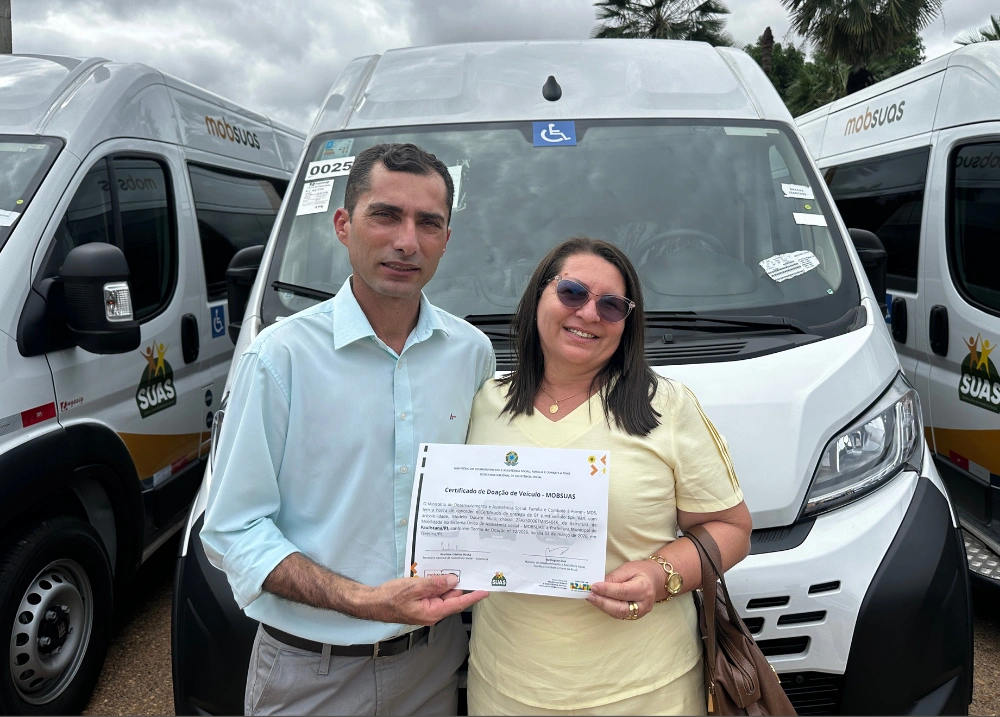 Paulistana rganha veículo de Assistência Social entregue por Wellington Dias
