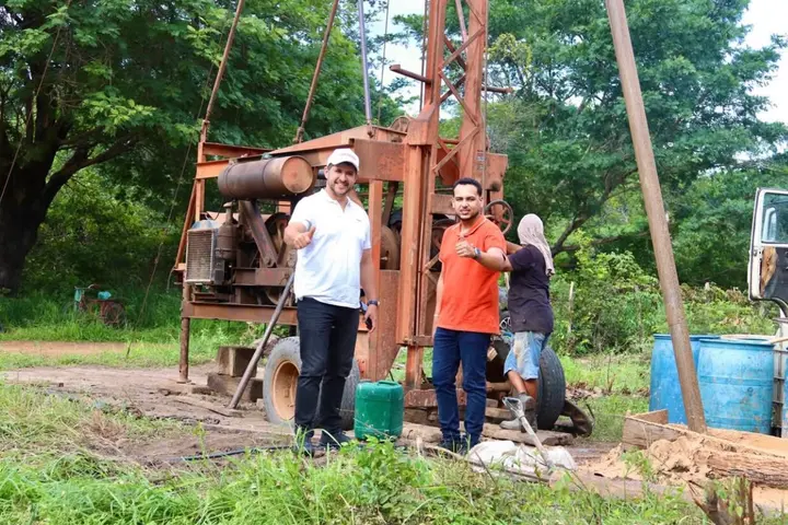 Perfuração de poço leva água a comunidades rurais de Hugo Napoleão