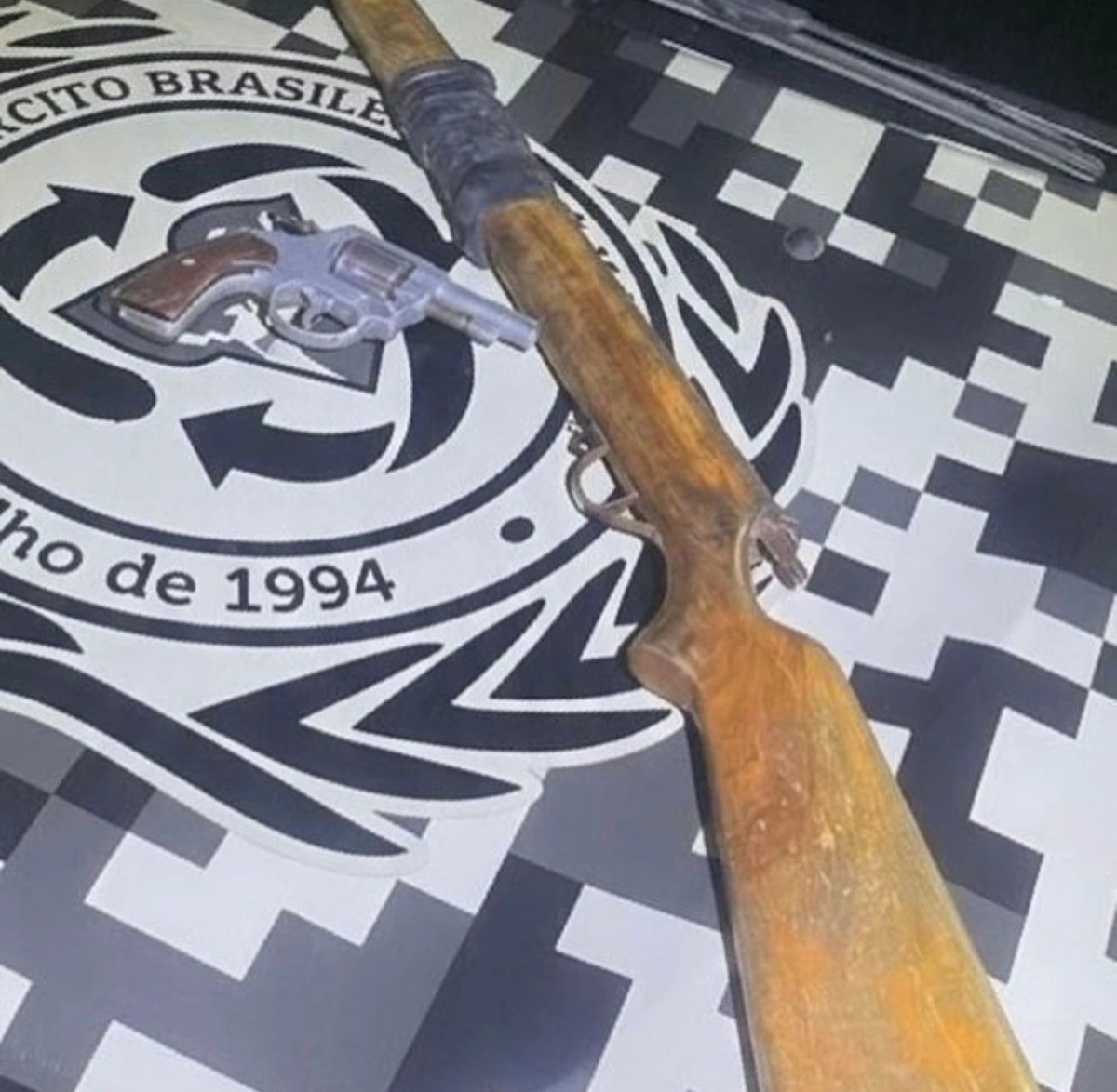 PM apreende armas e conduz homem por ameaça na zona rural de São Raimundo Nonato