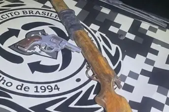 PM apreende armas e conduz homem por ameaça na zona rural de São Raimundo Nonato