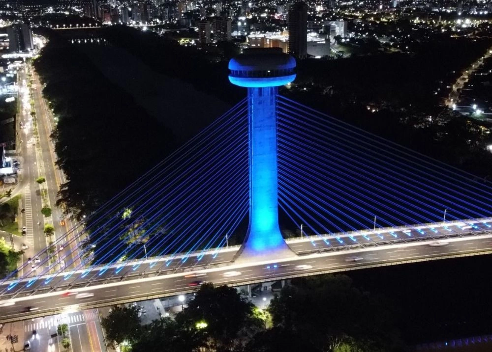 Ponte Estaiada recebe iluminação especial