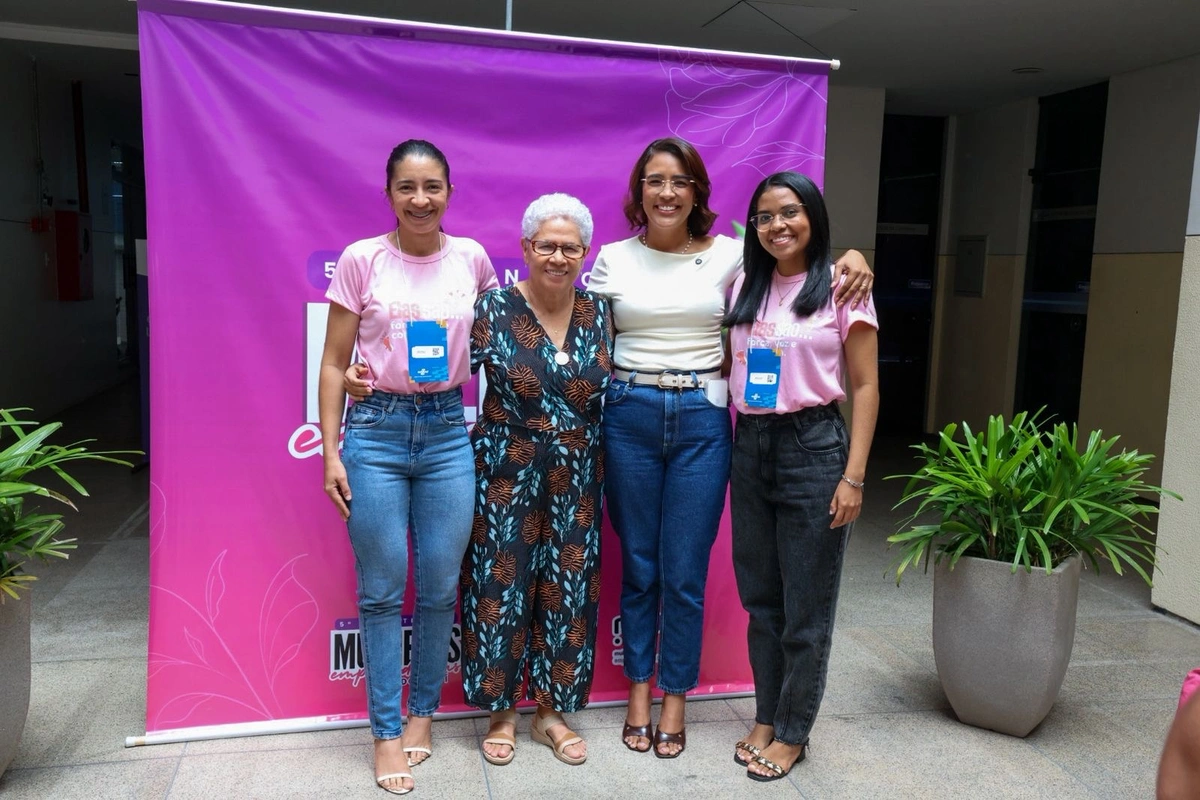 Prefeita Camila Barbosa palestra em encontro de mulheres empreendedoras do Piauí