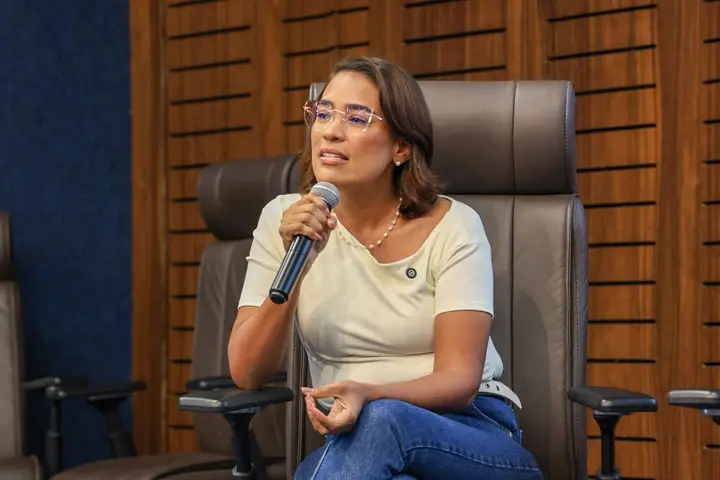 Prefeita Camila Barbosa palestra em encontro de mulheres empreendedoras do Piauí