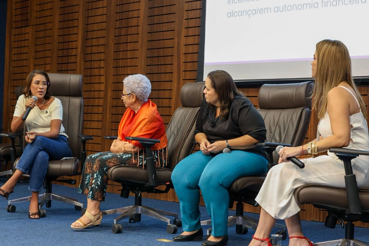 Prefeita Camila Barbosa palestra em encontro de mulheres empreendedoras do Piauí
