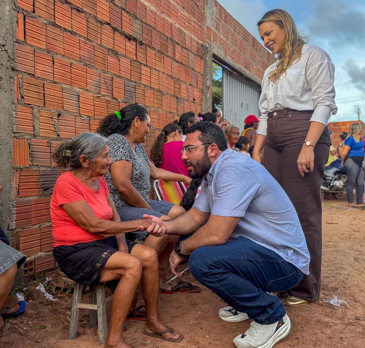 Prefeito acompanha entrega do projeto 'Peixe na Mesa' em Parnaíba