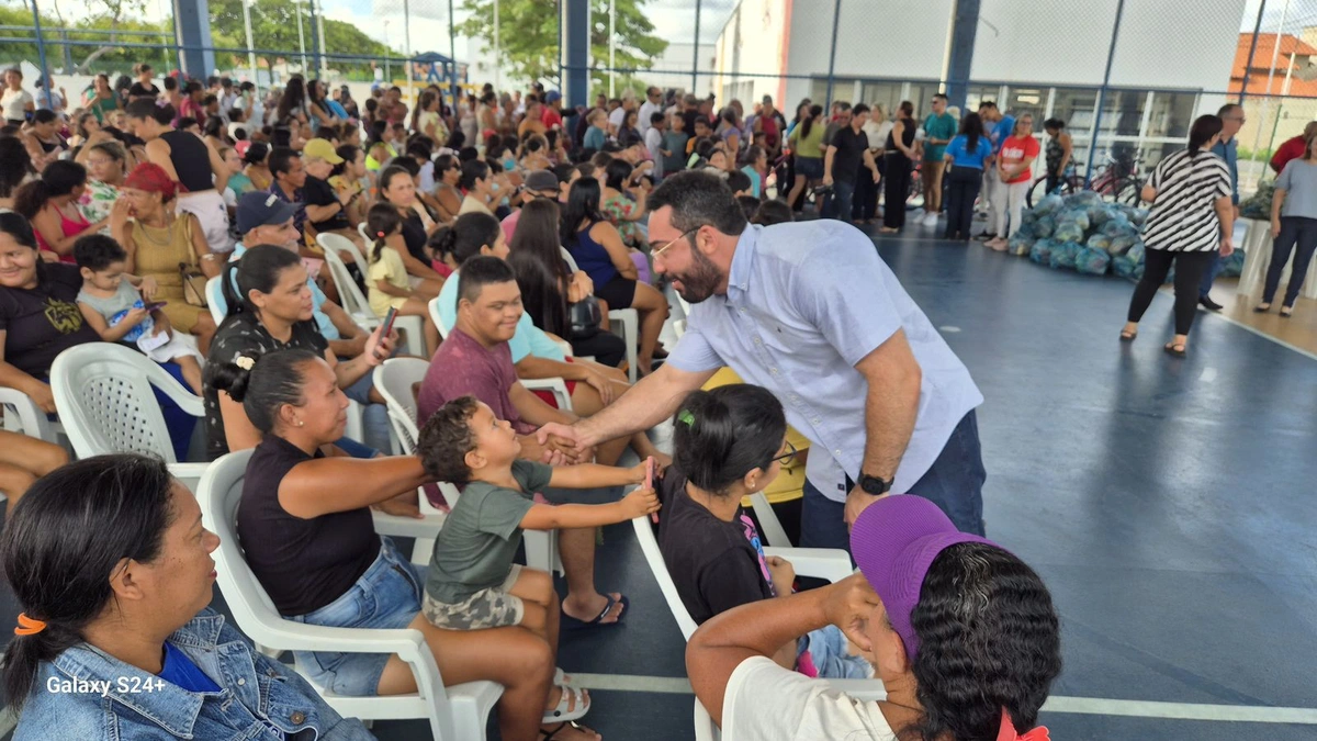 Prefeito acompanha entrega do projeto 'Peixe na Mesa' em Parnaíba