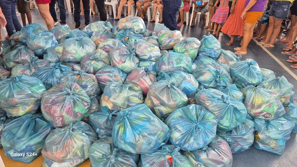 Prefeito acompanha entrega do projeto 'Peixe na Mesa' em Parnaíba