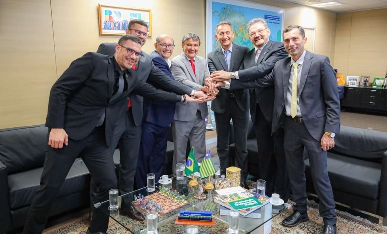 Prefeito de Paulistana articula adutora em reunião com ministros em Brasília