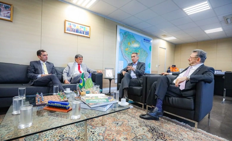 Prefeito de Paulistana articula adutora em reunião com ministros em Brasília