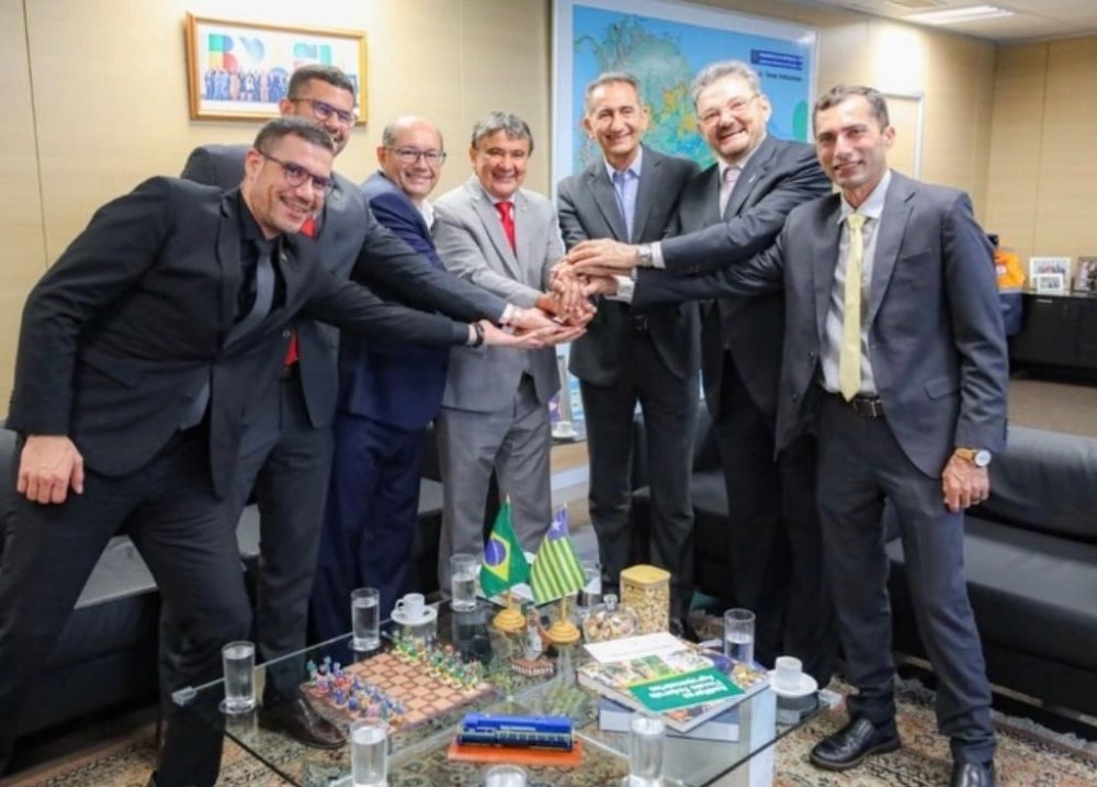 Prefeito de Paulistana articula adutora em reunião com ministros em Brasília