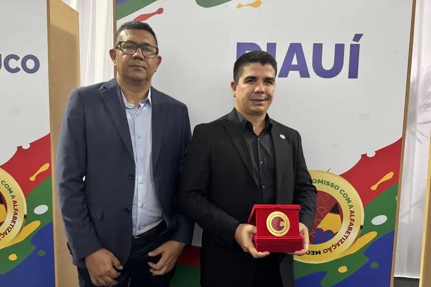 Prefeito e secretário de Educação de Dom Inocêncio