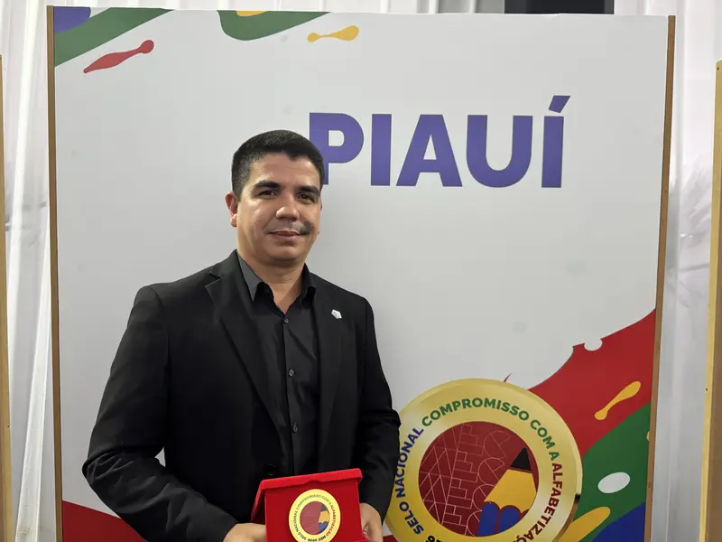 Prefeito e secretário de Educação de Dom Inocêncio