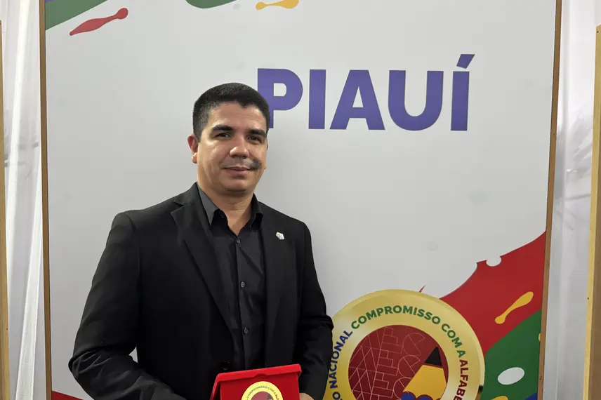 Prefeito e secretário de Educação de Dom Inocêncio