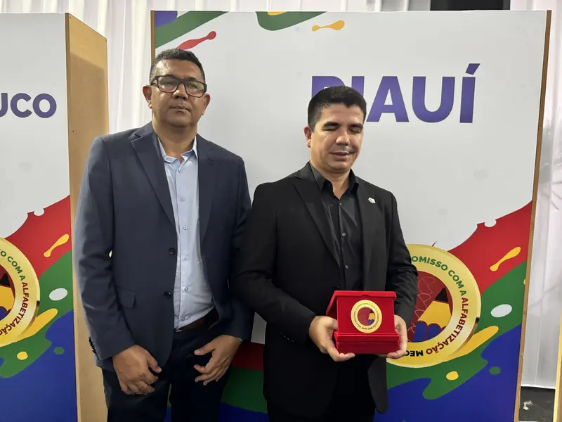 Prefeito e secretário de Educação de Dom Inocêncio