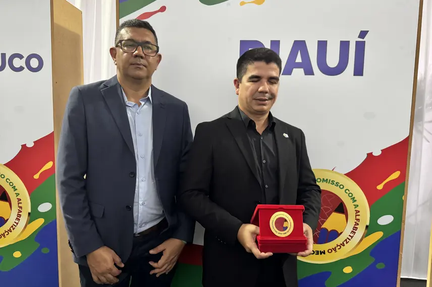 Prefeito e secretário de Educação de Dom Inocêncio