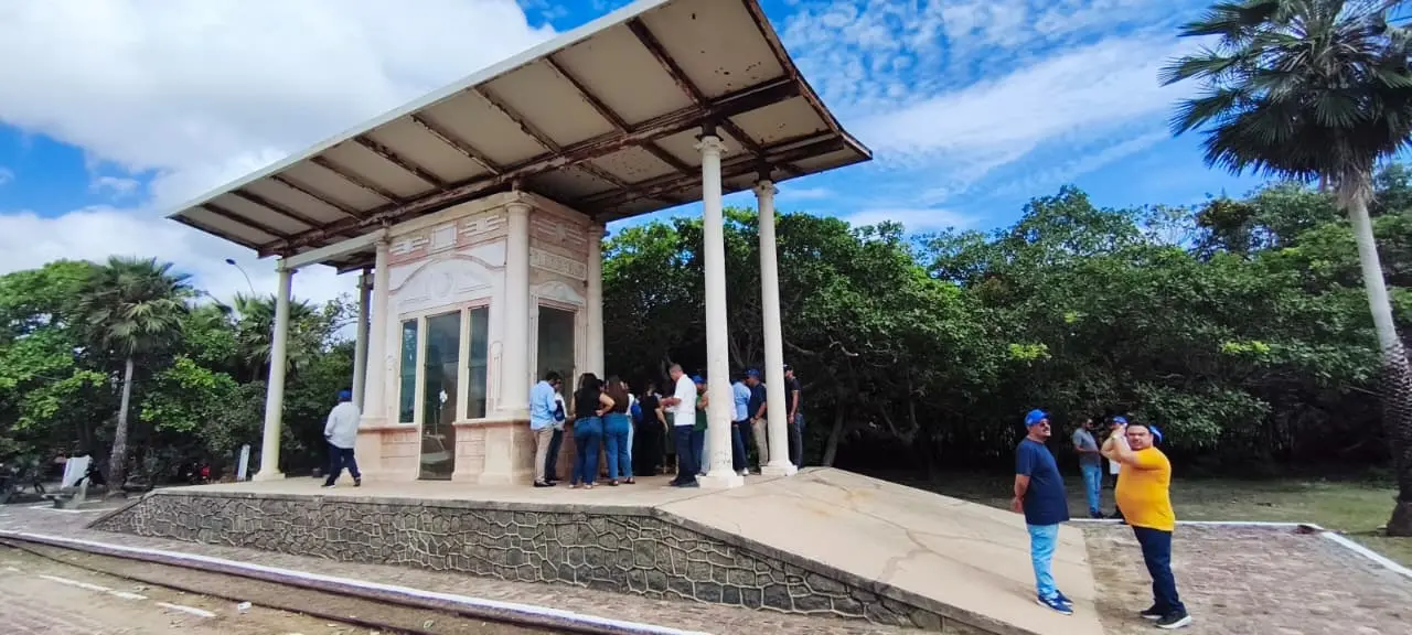 Prefeito Francisco Emanuel e deputado visitam obras em bairros de Parnaíba