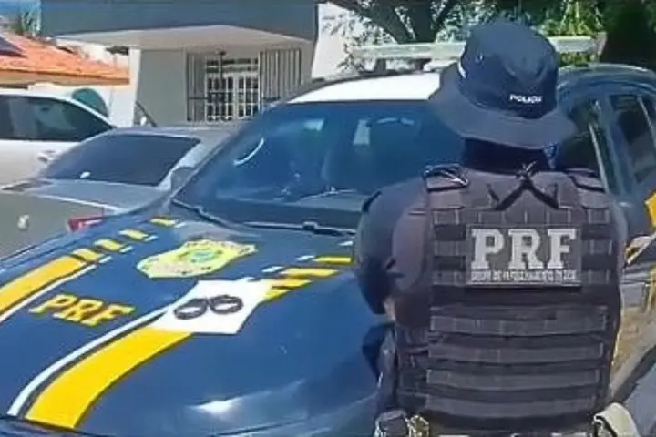 PRF intercepta ônibus em Buriti dos Lopes e prende procurado pela Justiça de Goiás