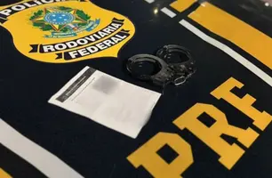 PRF leva motorista à PF após suspeita de documento falso na BR-343 (Foto: Reprodução)