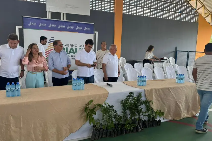 Rafael Fonteles cumpre agenda com entregas na região da Serra da Capivara