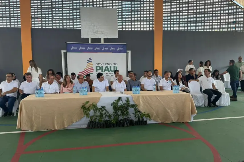 Rafael Fonteles cumpre agenda com entregas na região da Serra da Capivara