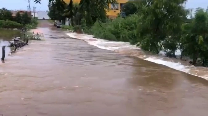 Riacho São Lourenço volta a correr após chuva e anima moradores no PI